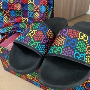 I am selling a pair of Gucci Psychedelic slides that were released 1.5 years ago